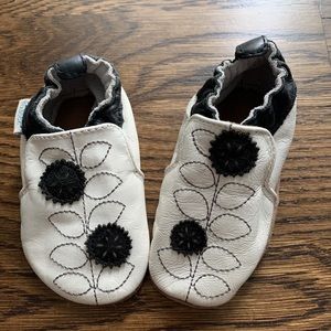 Robeez Soft Soles, genuine leather. Flowers